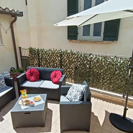 Cozy House Con Corte Privata In Centro Storico Aq Л'Акуила Экстерьер фото