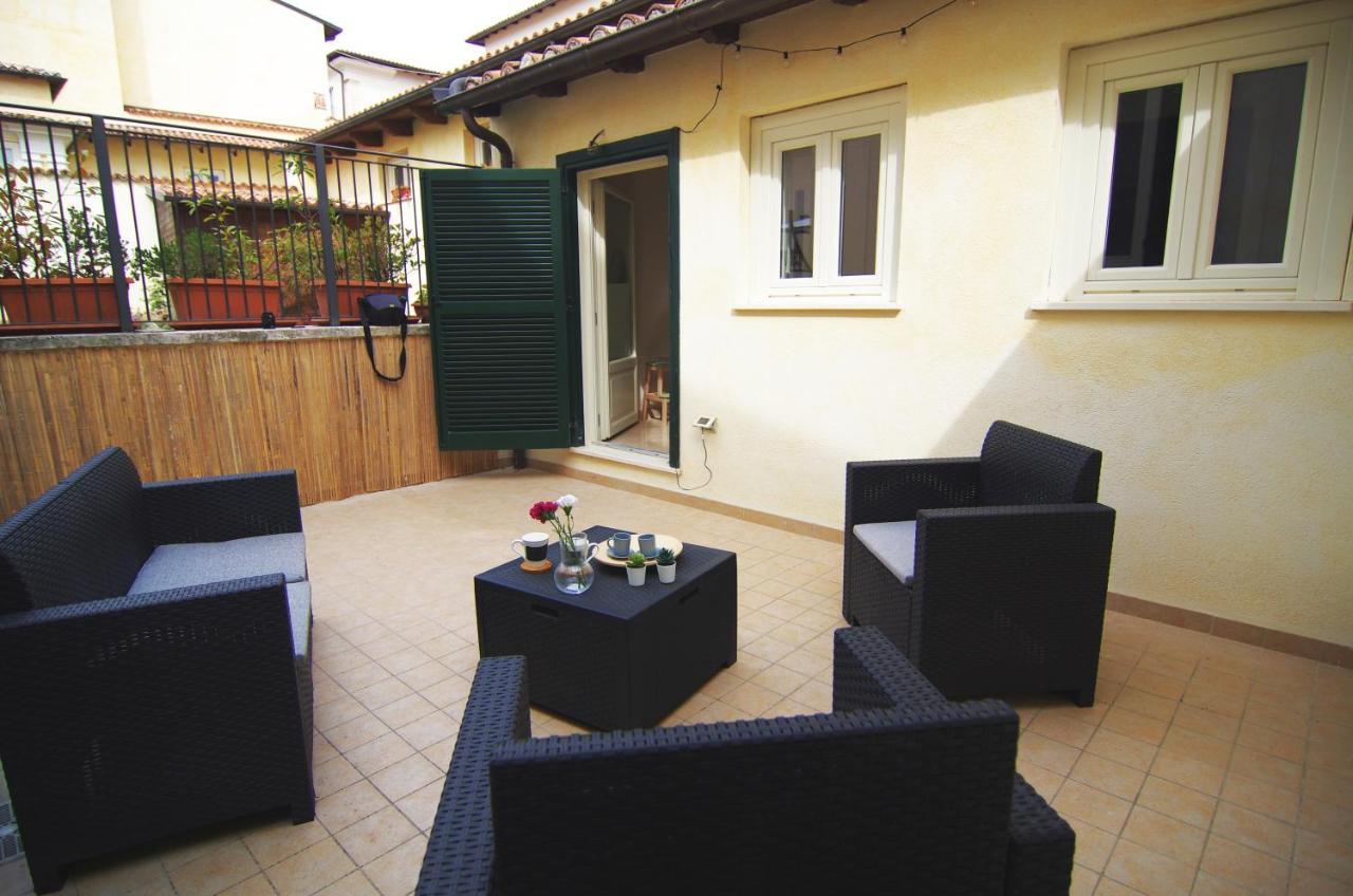 Cozy House Con Corte Privata In Centro Storico Aq Л'Акуила Экстерьер фото