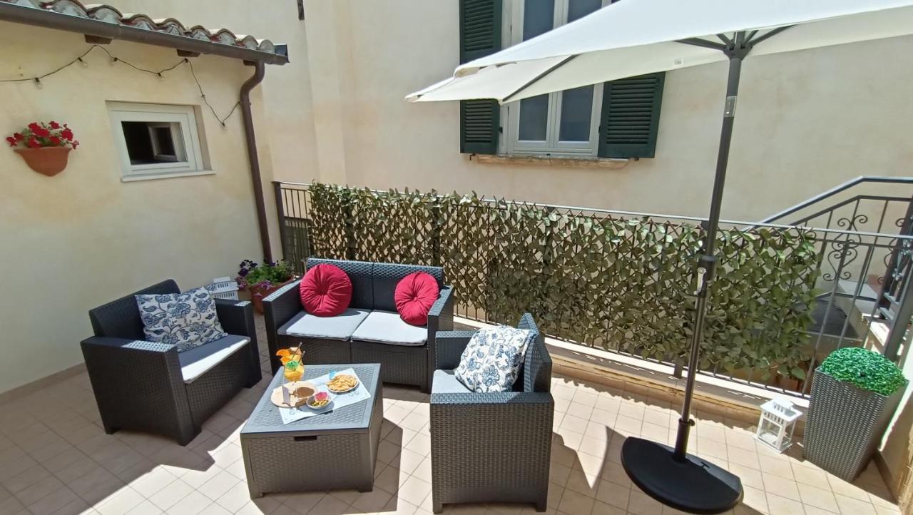 Cozy House Con Corte Privata In Centro Storico Aq Л'Акуила Экстерьер фото